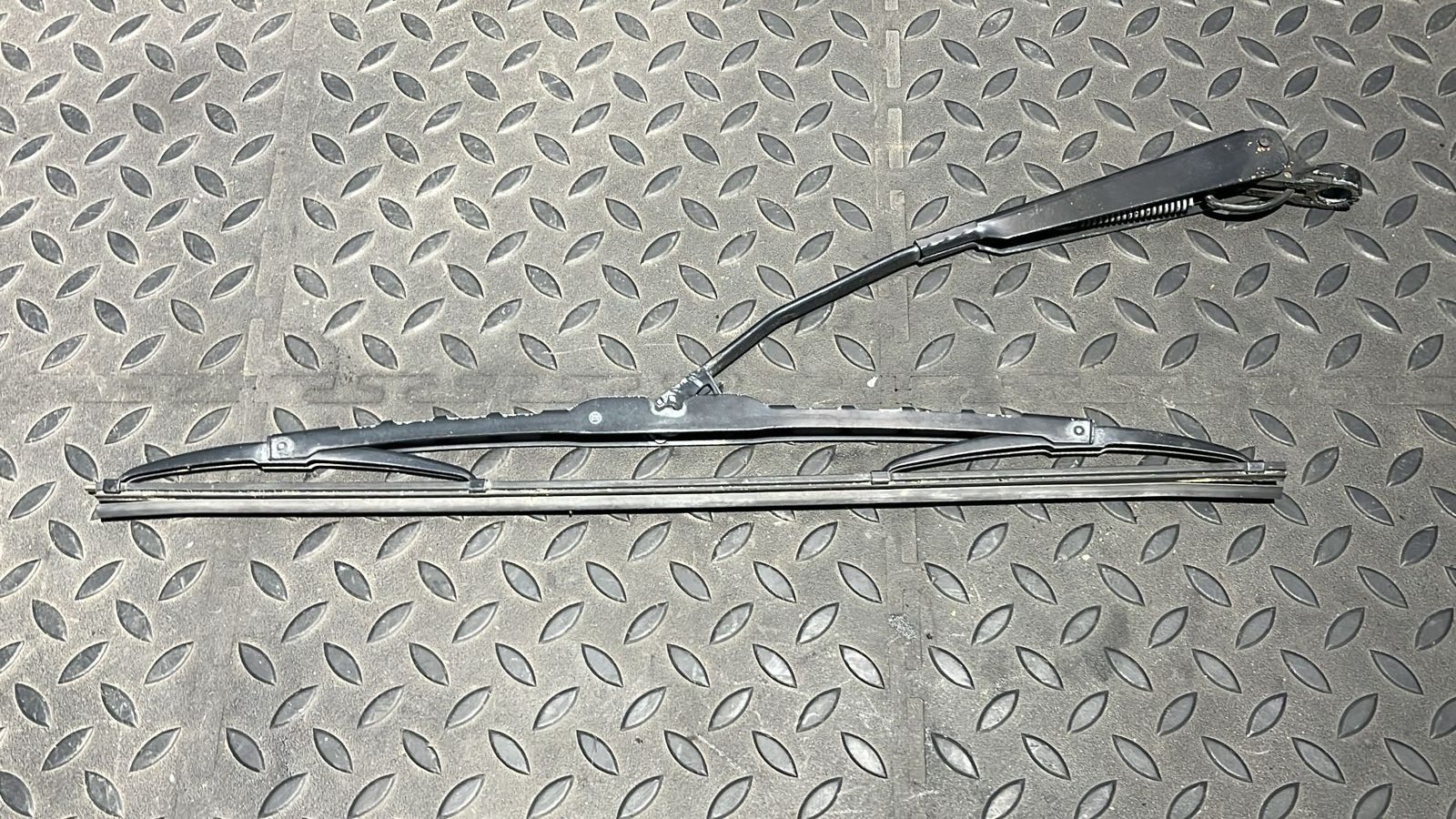 Поводок стеклоочистителя задний Mercedes M/W163 1997-2005