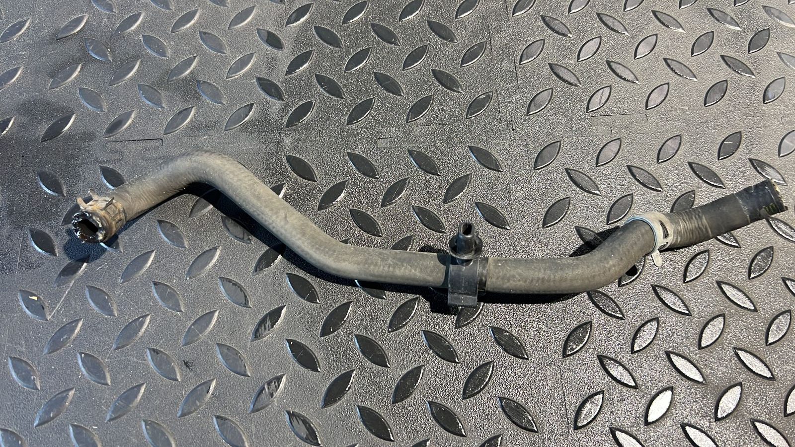 Патрубок ОЖ Toyota Avensis/2 2003-2009