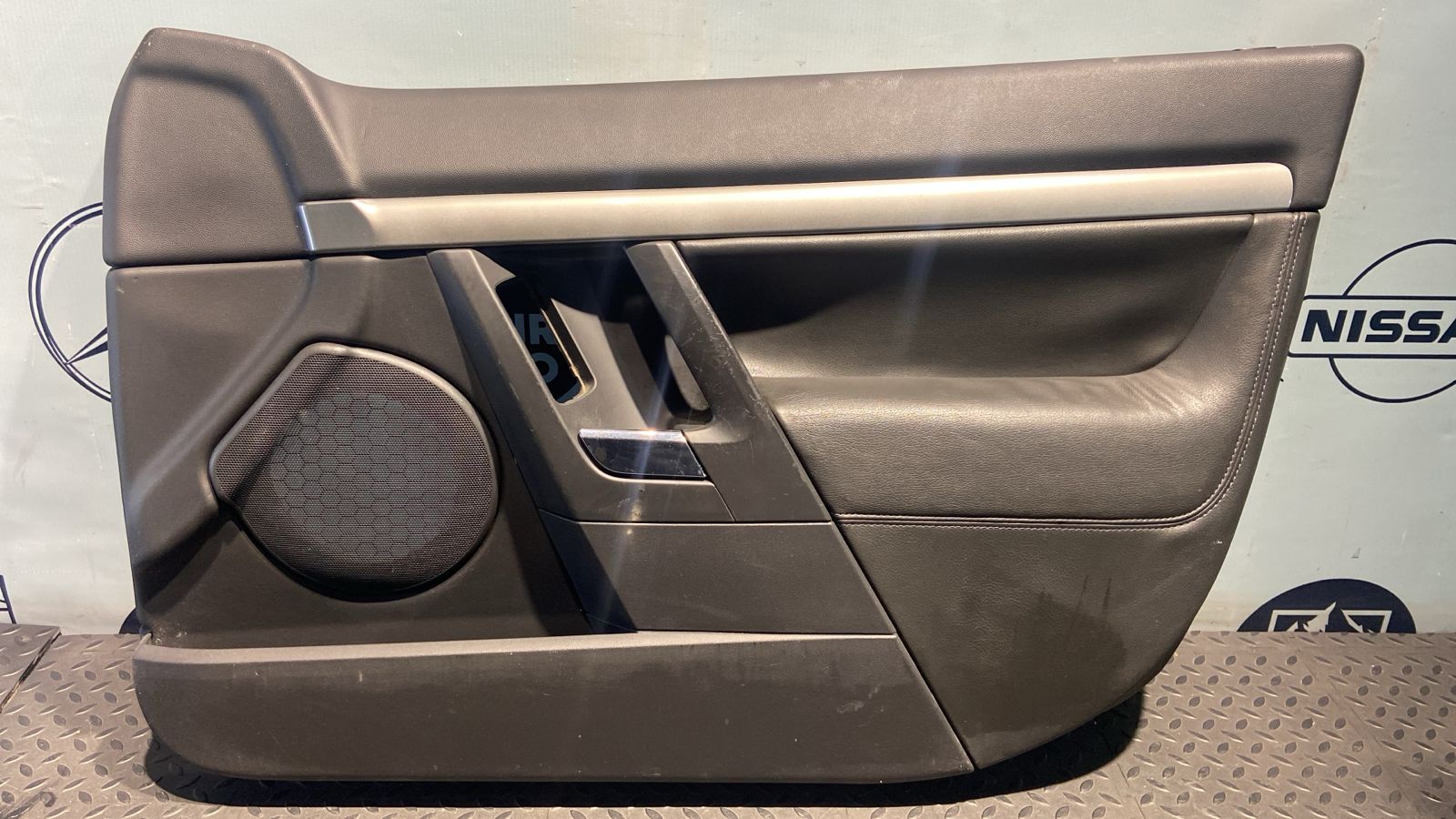 Обшивка двери передняя правая Opel Vectra/C 2002-2008