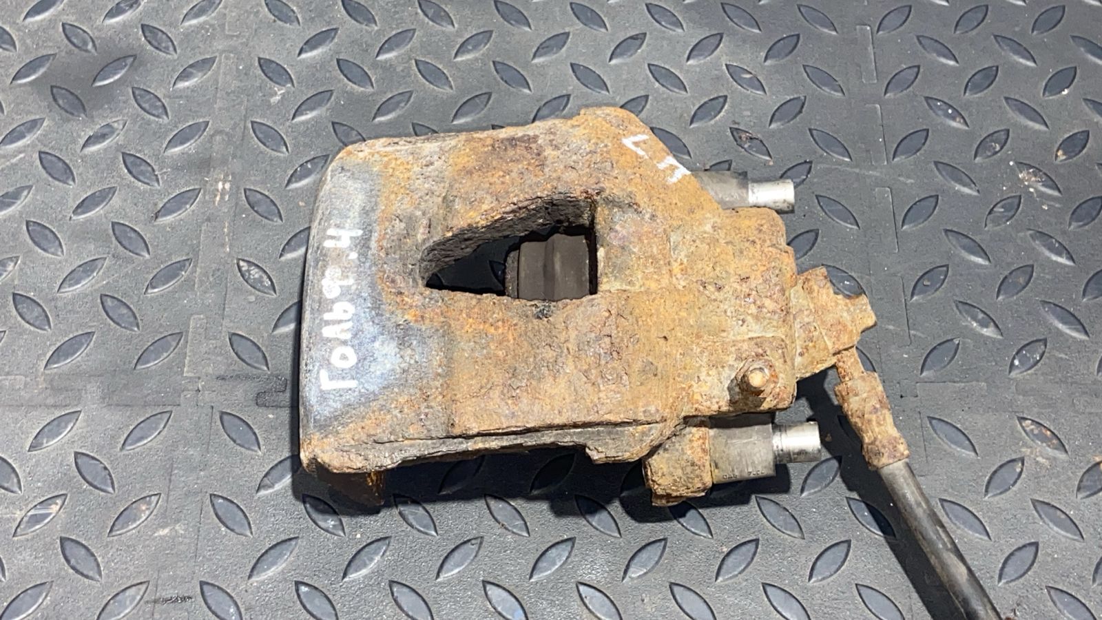 Суппорт передний левый Volkswagen Golf/4 1997-2006