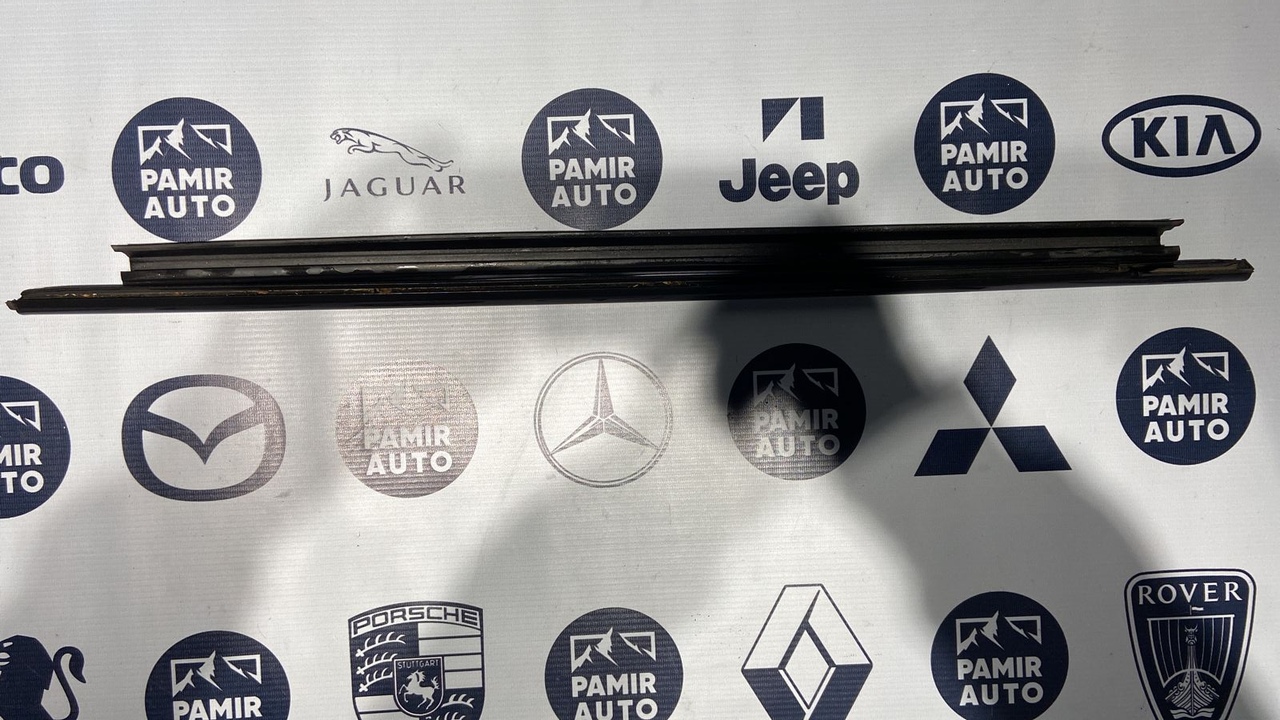 Уплотнитель двери задний правый Ford C-Max 2003-2010