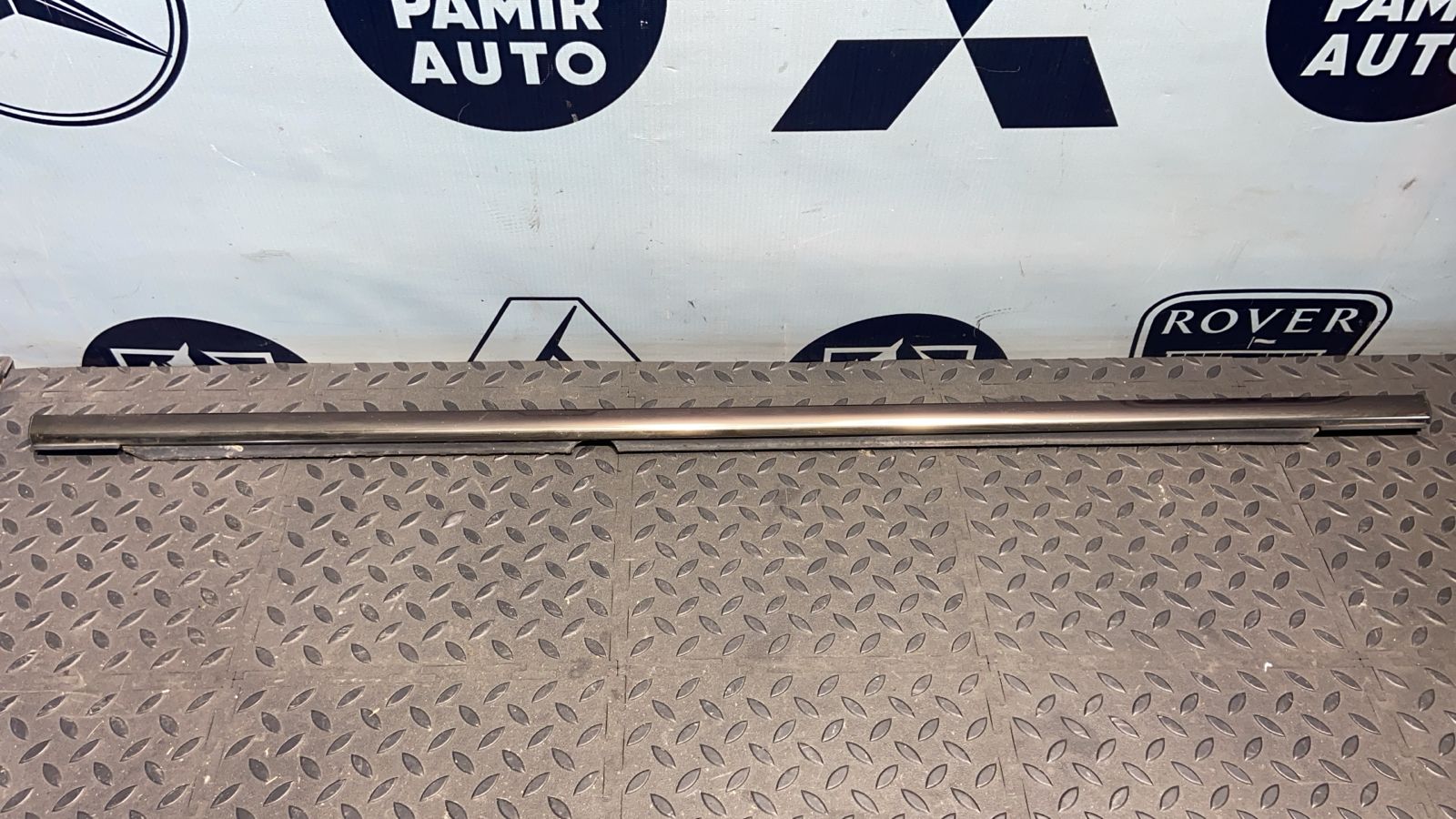 Уплотнитель двери задний левый Mercedes C/W203 2000-2008