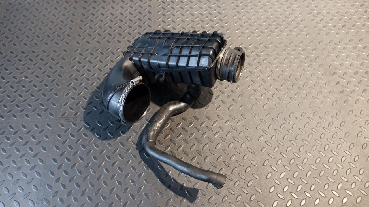 Патрубок воздушного фильтра Mercedes E/W211 2002-2009