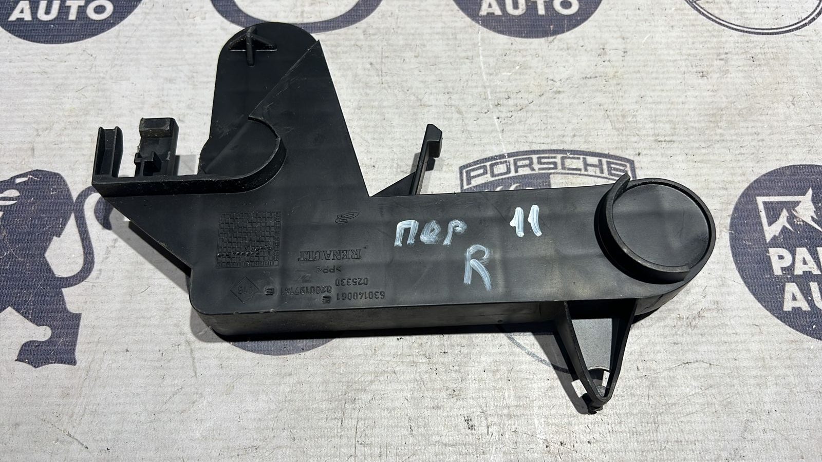 Кронштейн стеклоподъемника передний правый Renault Megane/2 2002-2009