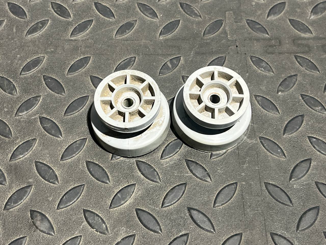 Кронштейн бампера передний Mercedes E/W211 2002-2009