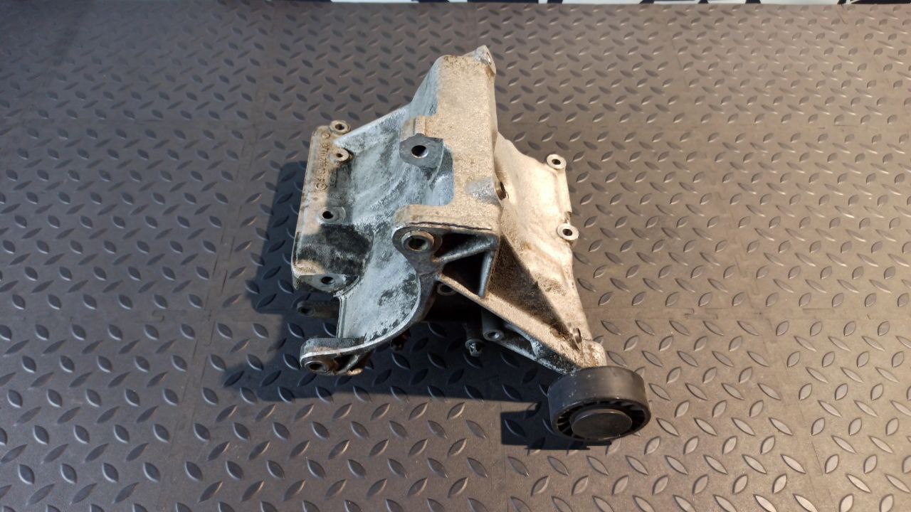 Кронштейн компрессора кондиционера Mercedes C/W203 2000-2008