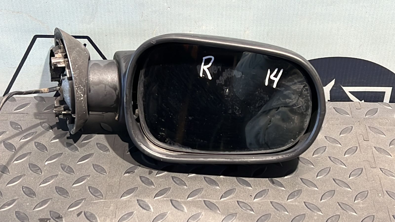 Зеркало правое Renault Logan 2004-2015