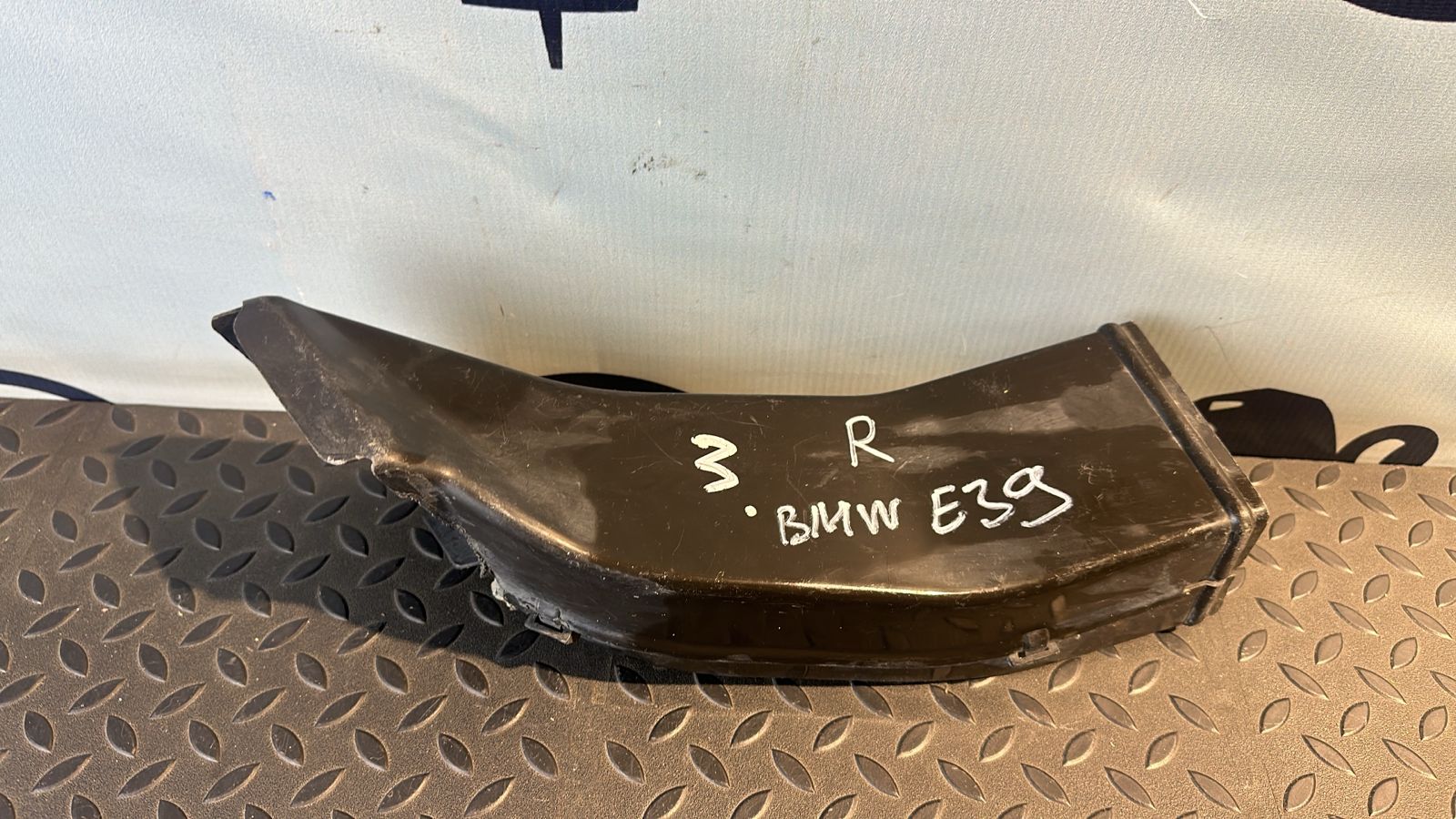 Воздуховод тормозной правый BMW 5/E39 1995-2004