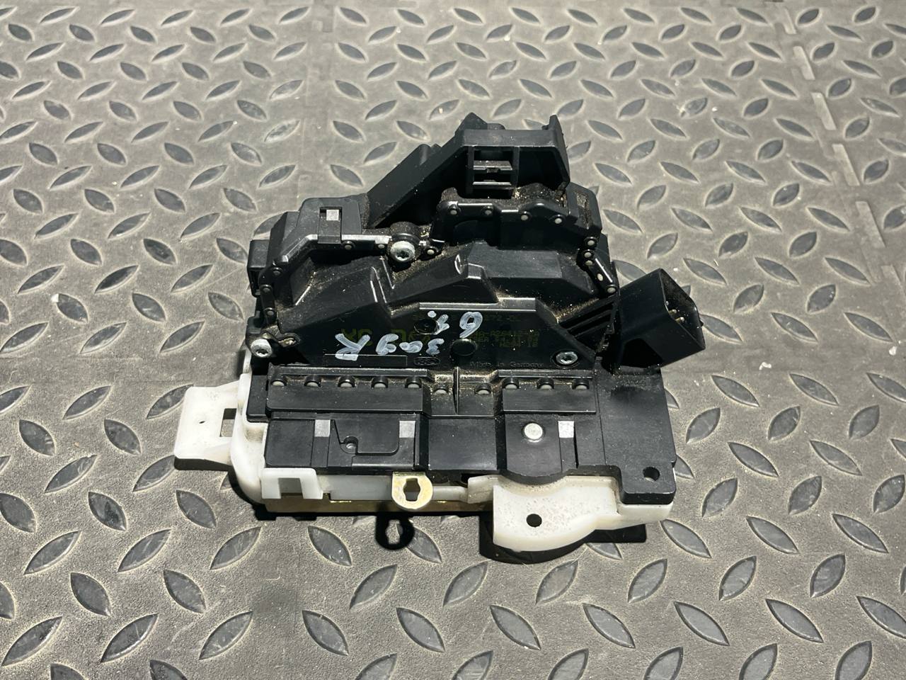 Замок двери задний правый Ford Mondeo/3 2000-2007