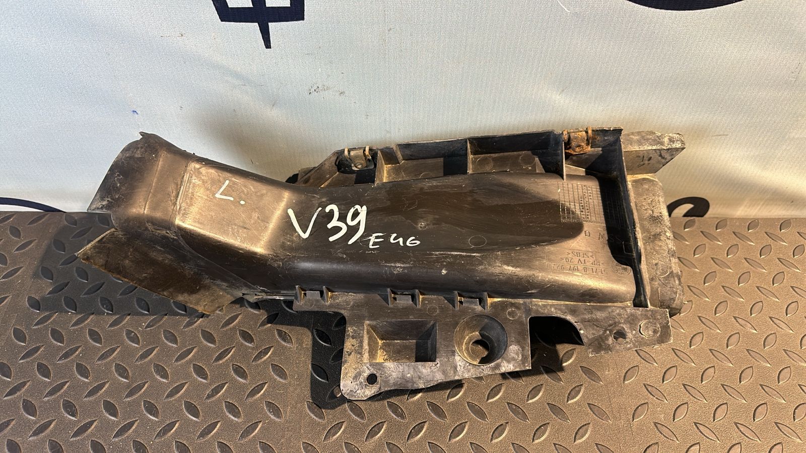 Воздуховод тормозной левый BMW 3/E46 1998-2007