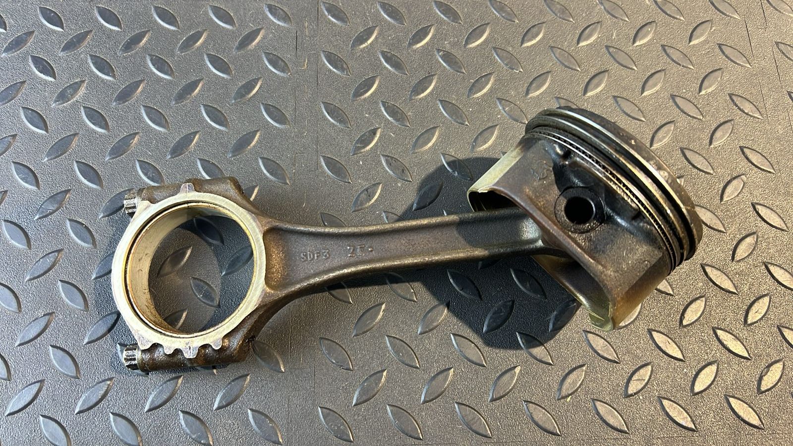 Поршень с шатуном Land Rover Freelander 1998-2006