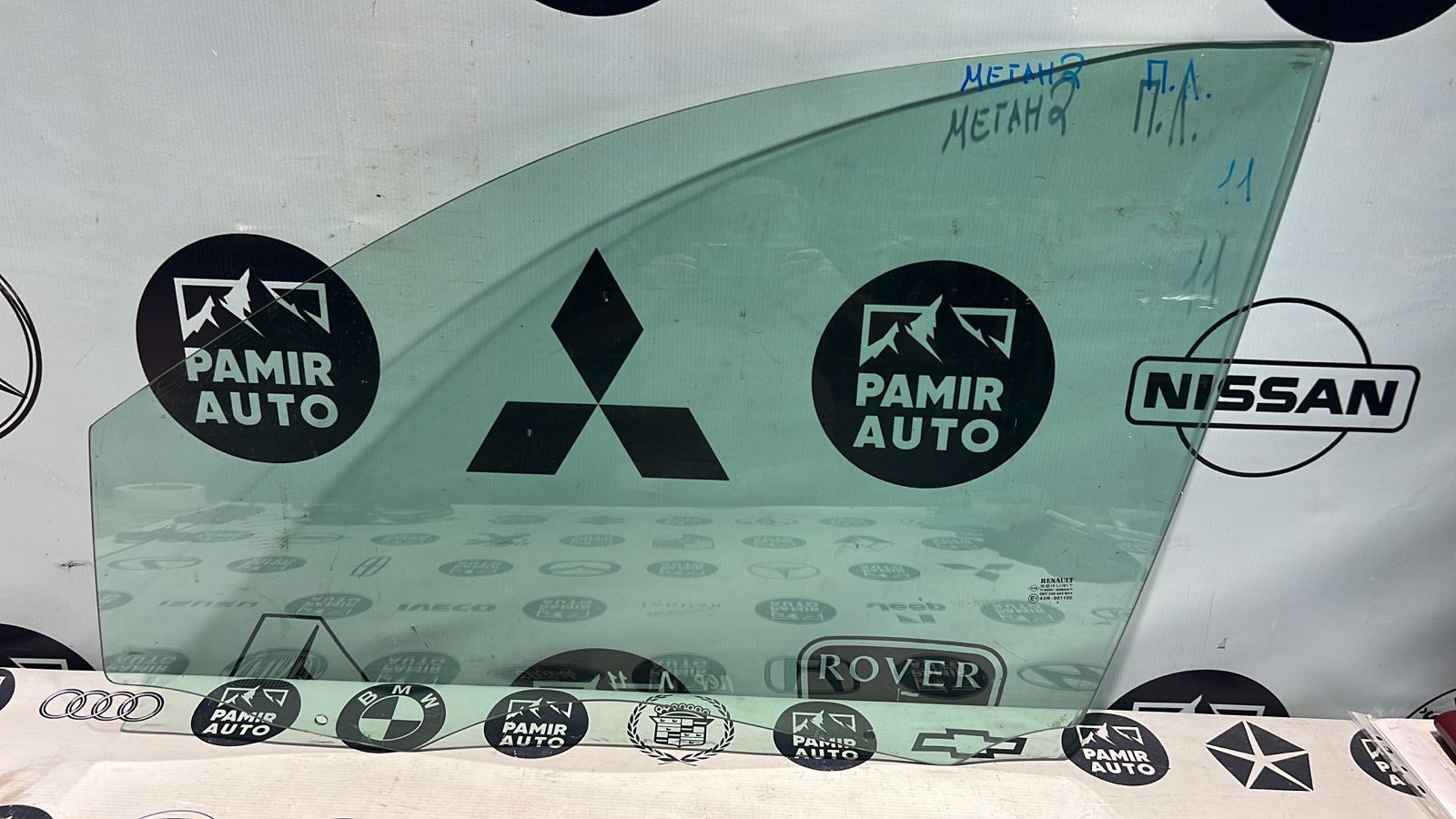 Стекло двери переднее левое Renault Megane/2 2002-2009