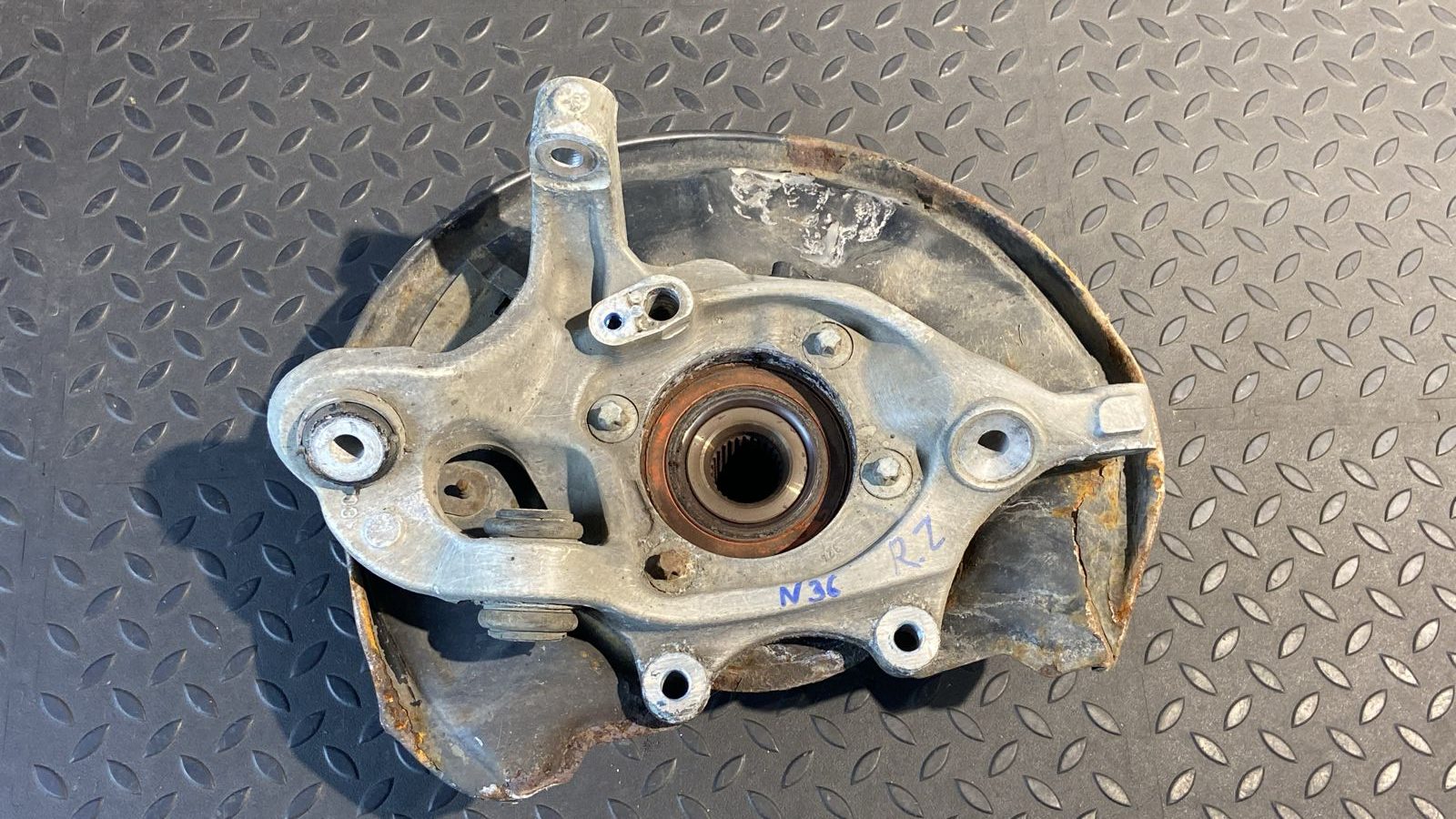 Кулак поворотный задний правый Mercedes C/W204 2006-2015