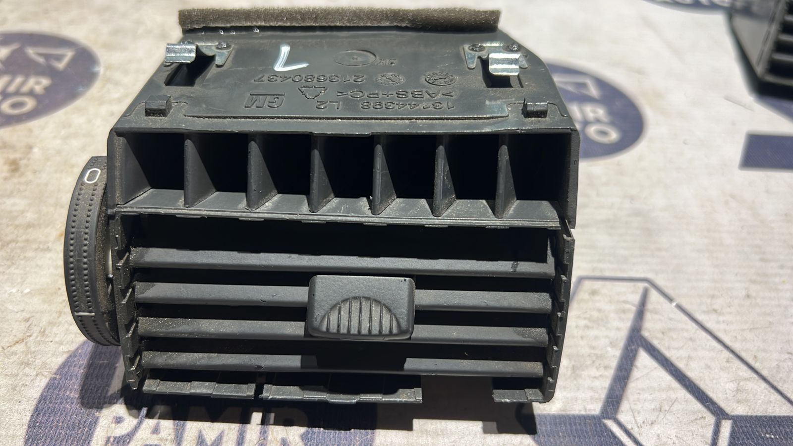 Дефлектор воздушный левый Opel Zafira/B 2005-2014