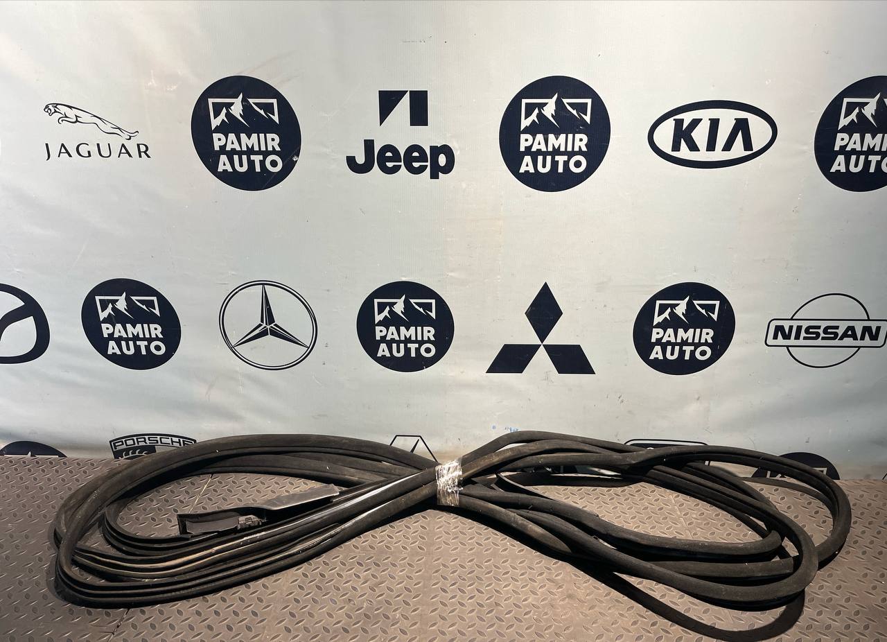 Уплотнитель двери Mercedes C/W204 2006-2015