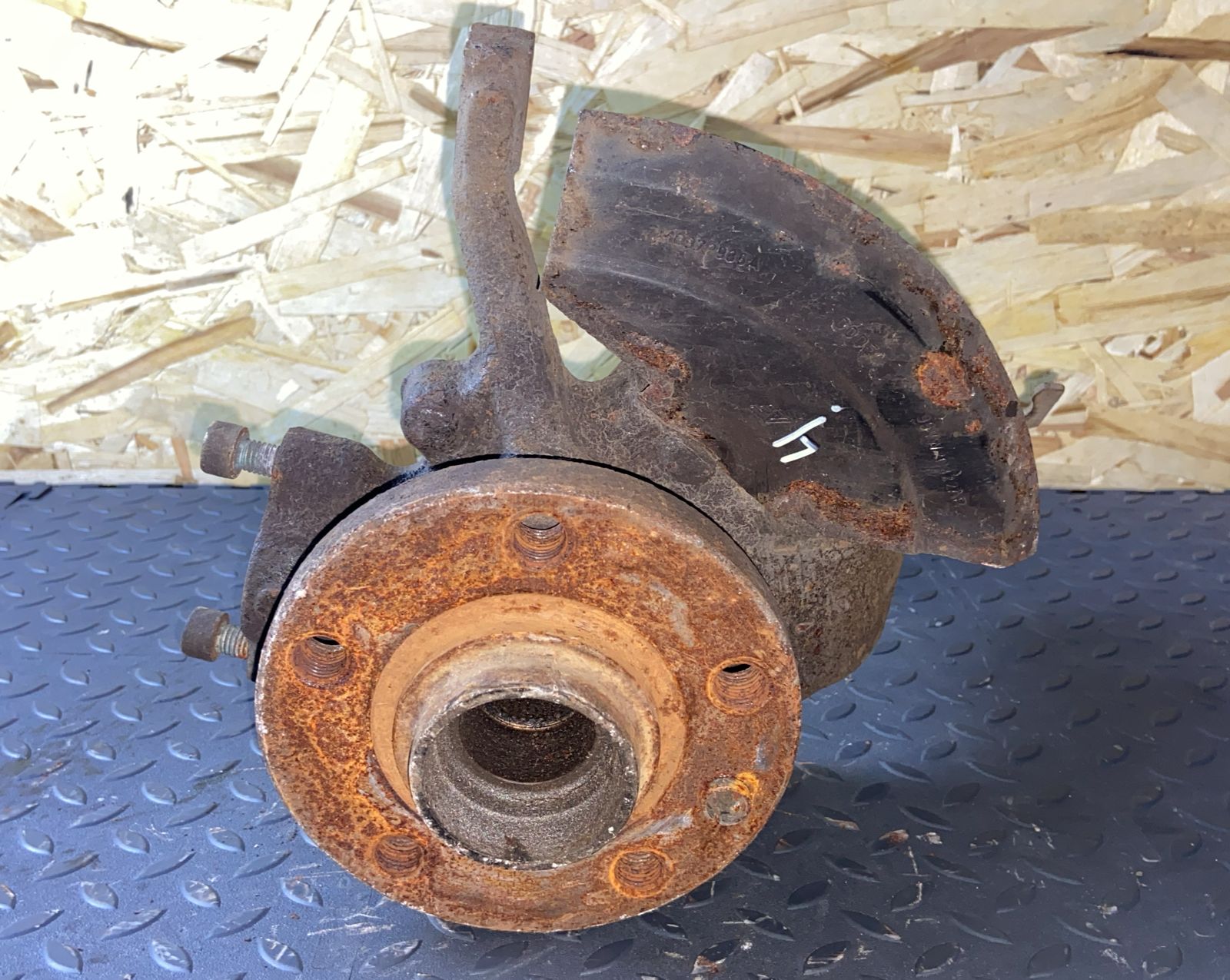 Кулак поворотный передний правый Ford Galaxy 1995-2006