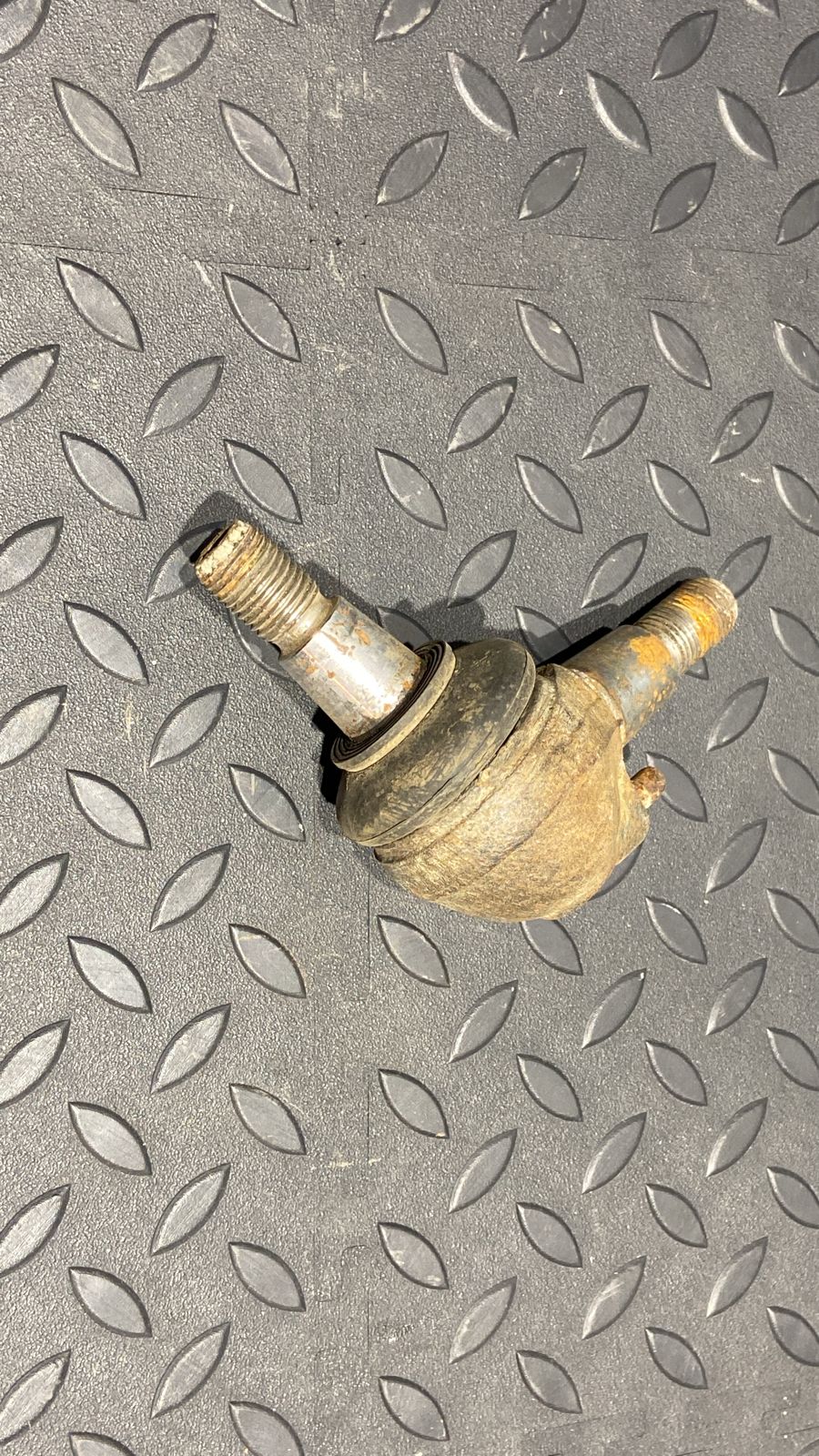 Опора шаровая передняя Mercedes C/W202 1993-2001