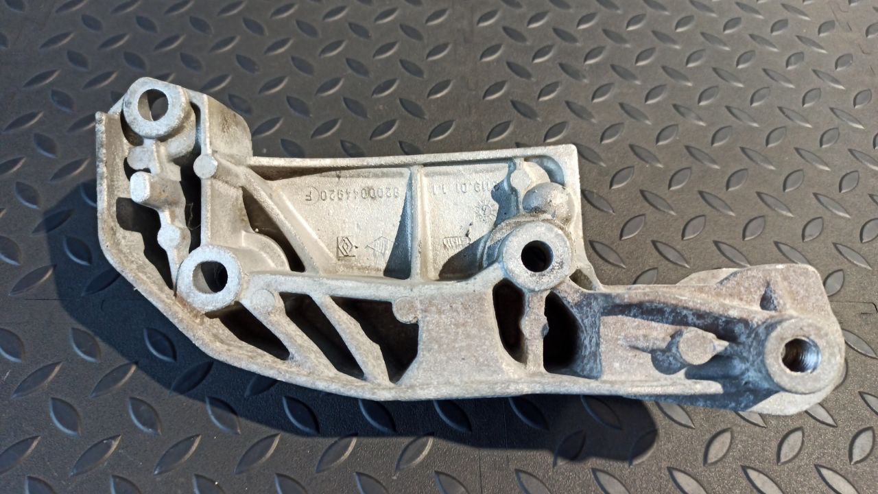 Кронштейн двигателя Renault Scenic/2 2003-2009