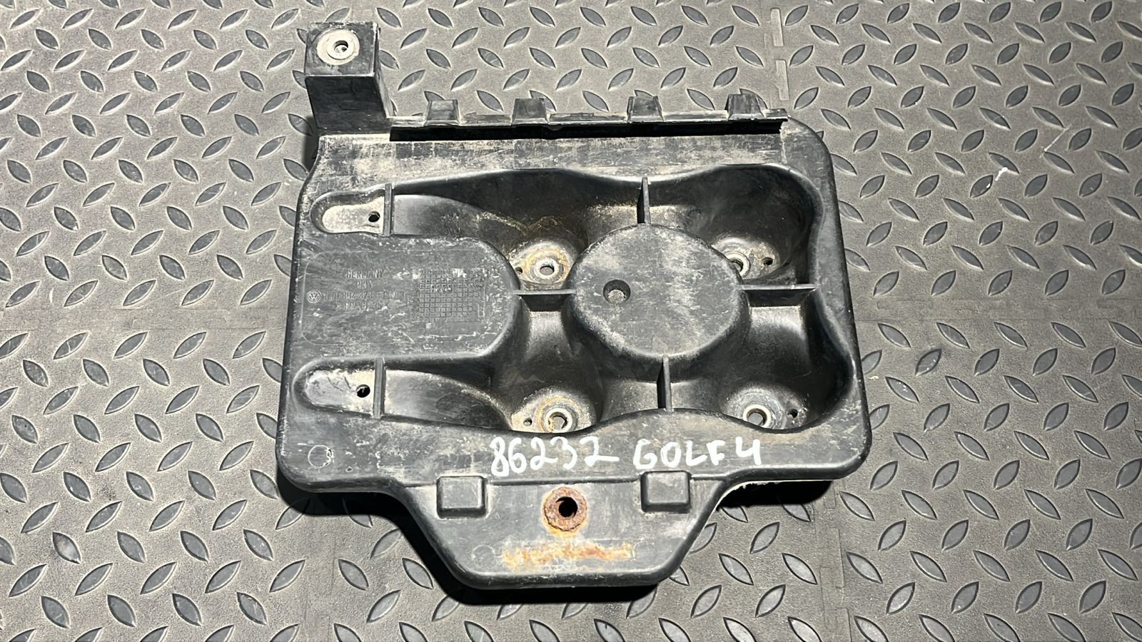 Крепление АКБ Volkswagen Golf/4 1997-2006