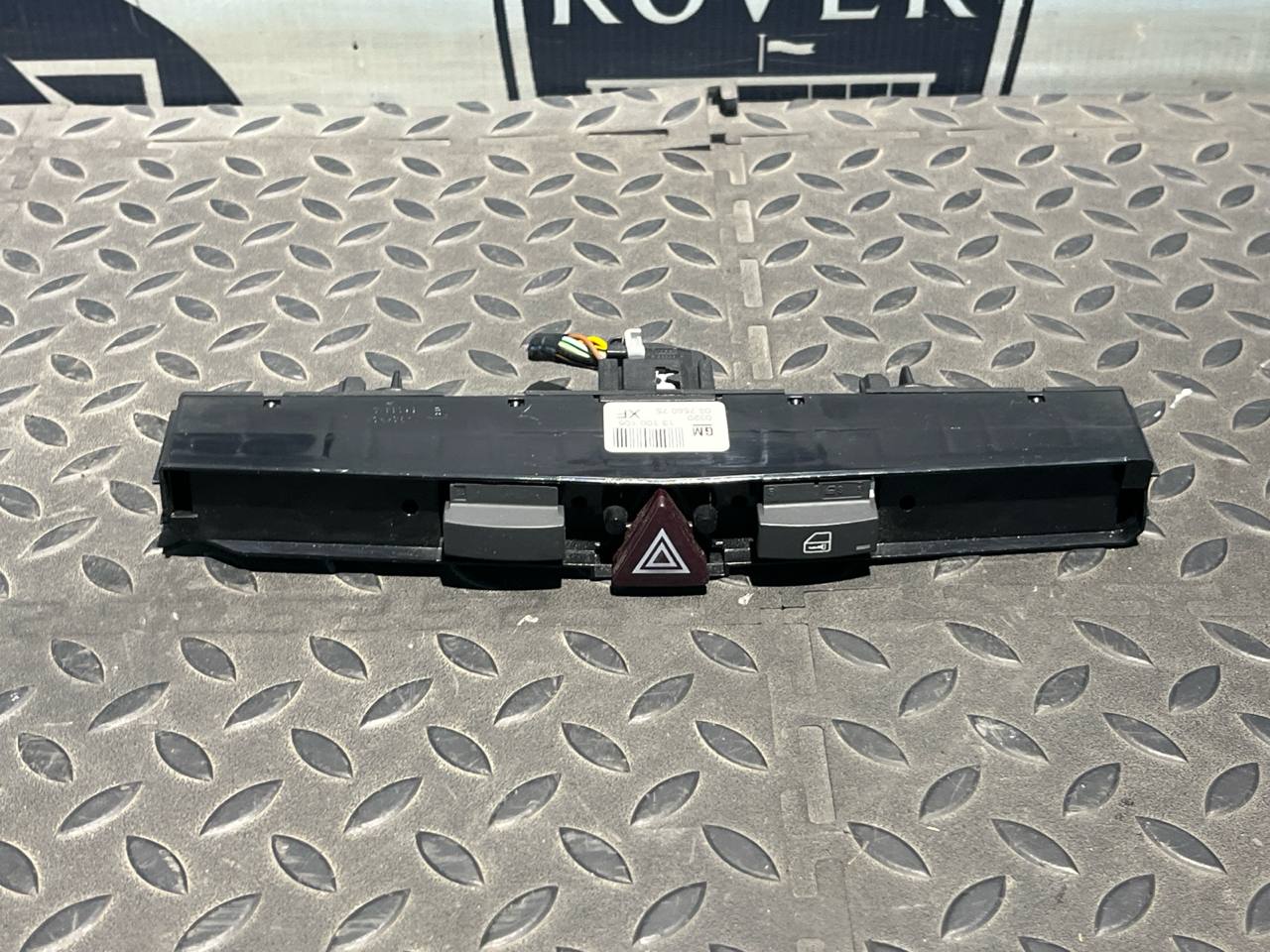 Кнопка аварийной сигнализации Opel Zafira/B 2005-2014