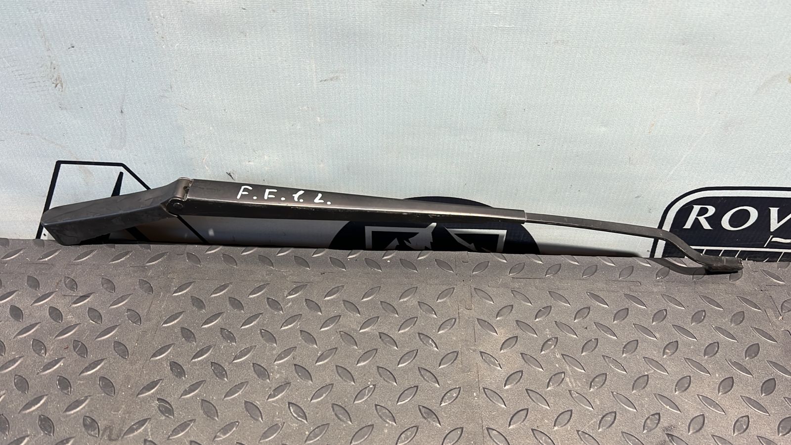 Поводок стеклоочистителя левый Ford Focus 1998-2007