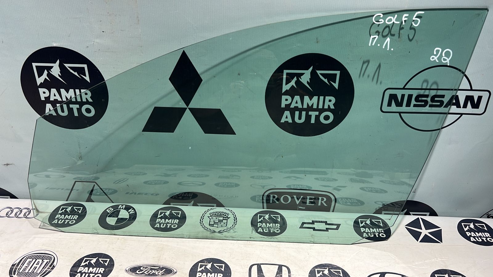 Стекло двери переднее левое Volkswagen Golf/5 2003-2009