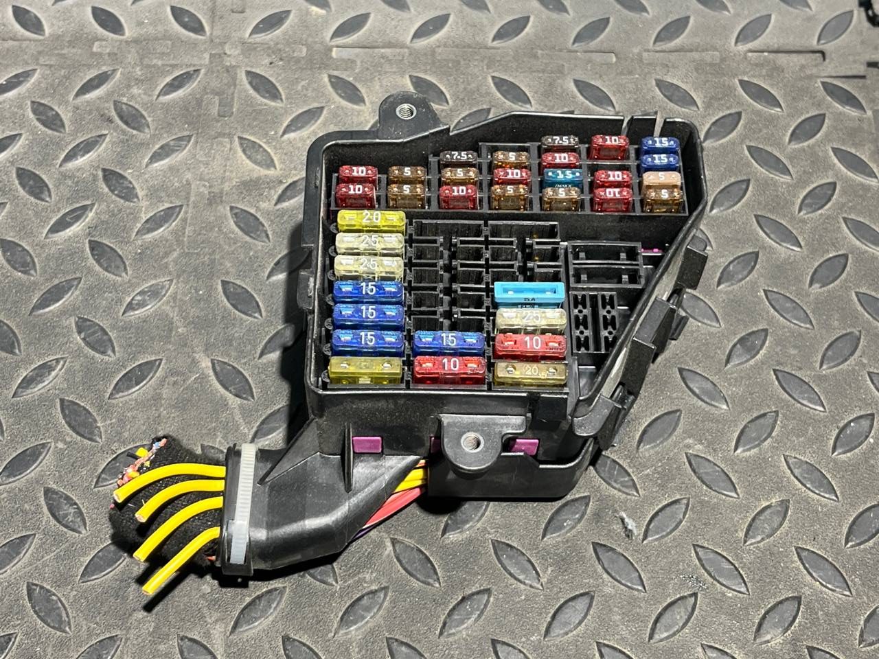 Блок предохранителей Volkswagen Golf/4 1997-2006