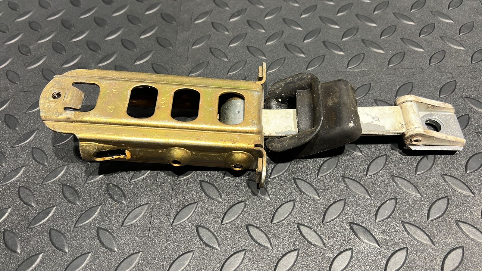 Ограничитель двери задний Mercedes C/W202 1993-2001