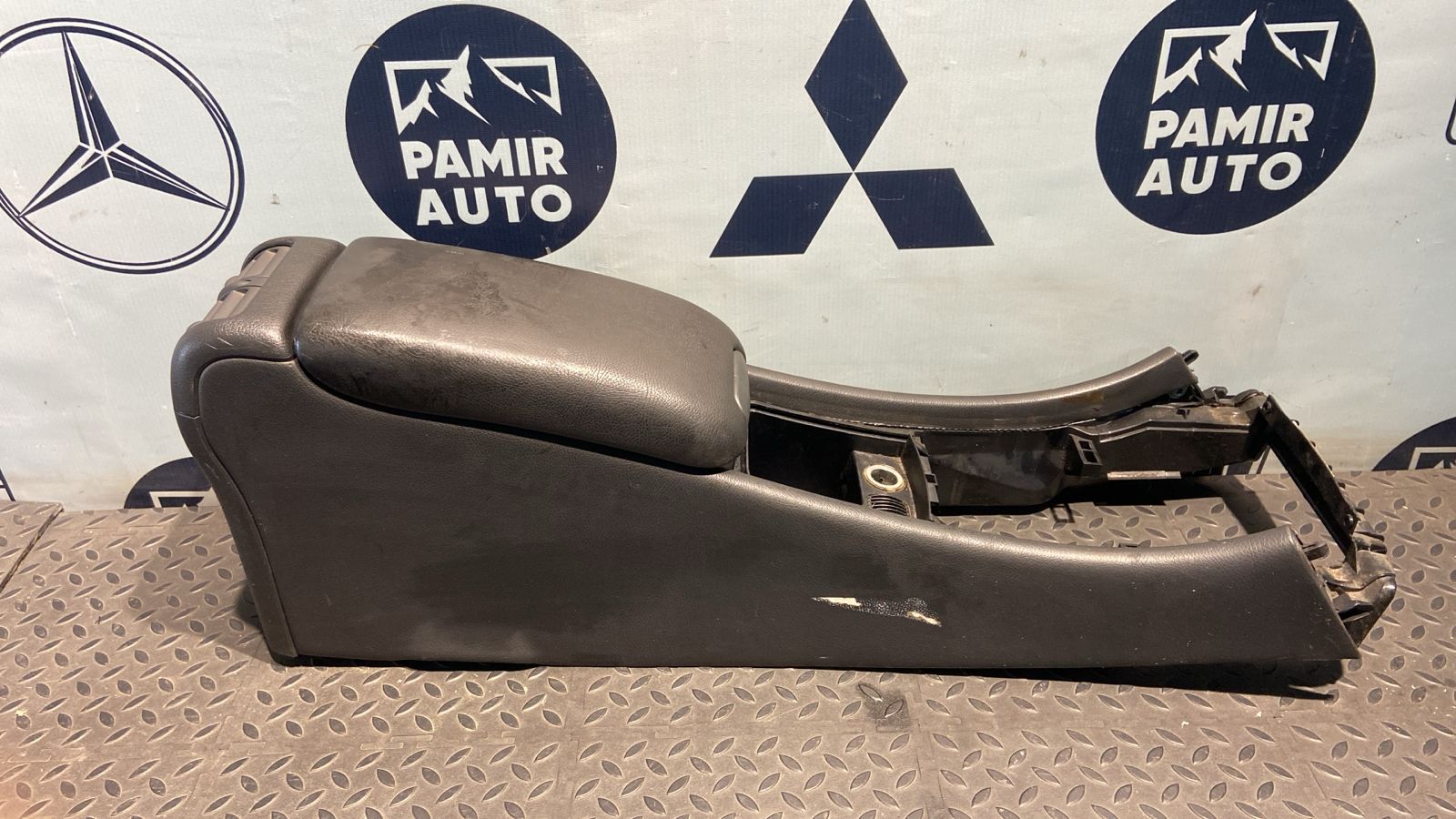 Консоль (Подлокотник) Mercedes C/W203 2000-2008
