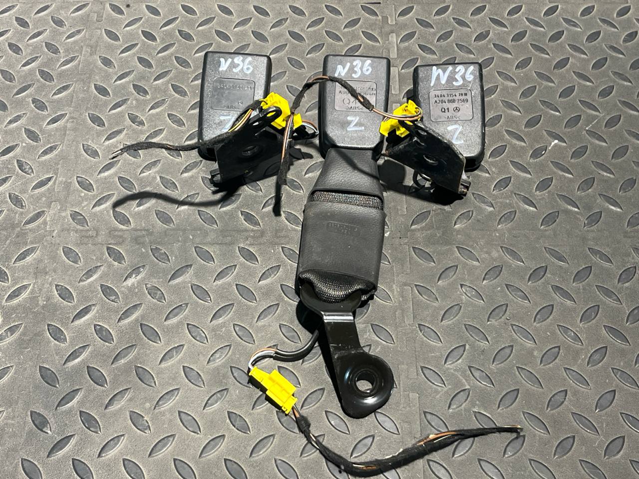 Ответная часть ремня безопасности задняя Mercedes C/W204 2006-2015