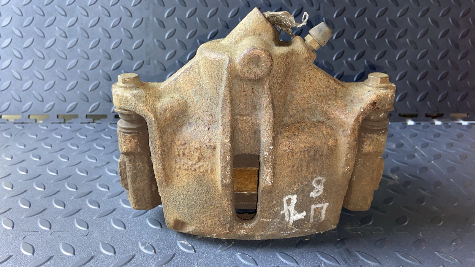 Суппорт передний левый Ford Mondeo/3 2000-2007