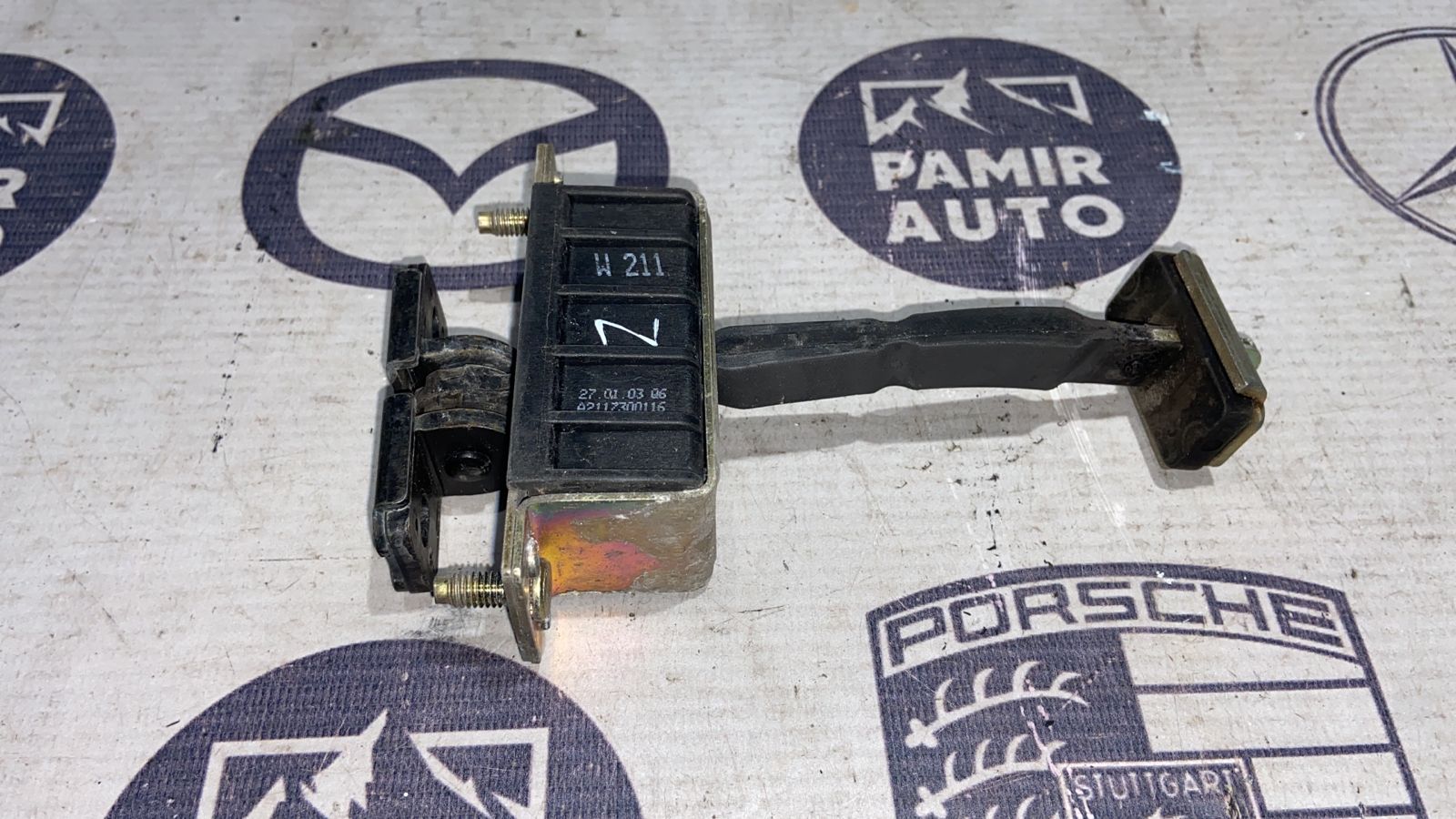 Ограничитель двери задний Mercedes E/W211 2002-2009