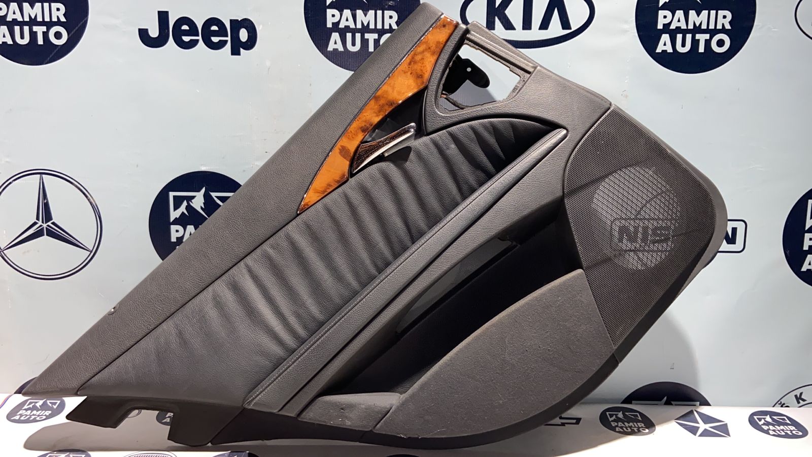 Обшивка двери задняя левая Mercedes E/W211 2002-2009