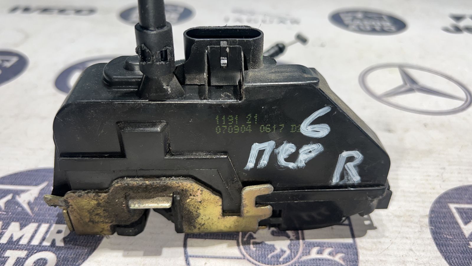 Замок двери передний правый Renault Scenic/2 2003-2009