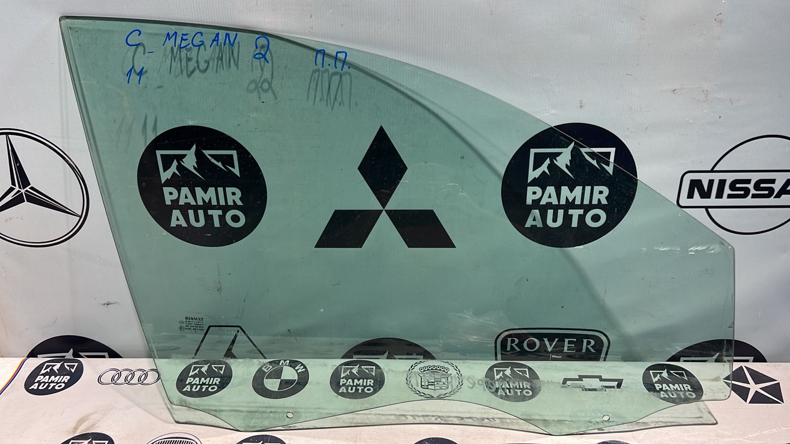 Стекло двери переднее правое Renault Megane/2 2002-2009