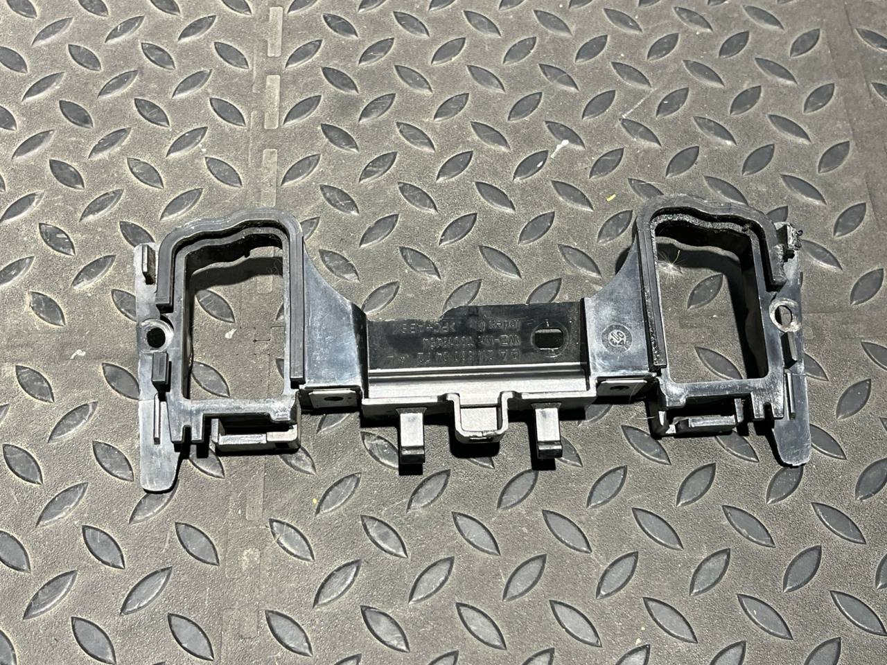 Кронштейн торпедо Mercedes E/W211 2002-2009