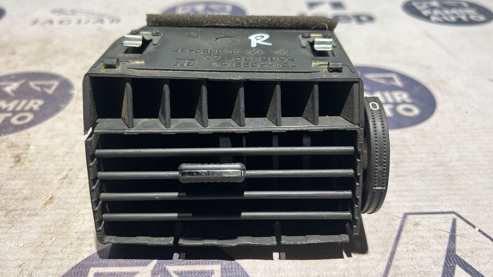 Дефлектор воздушный правый Opel Zafira/B 2005-2014