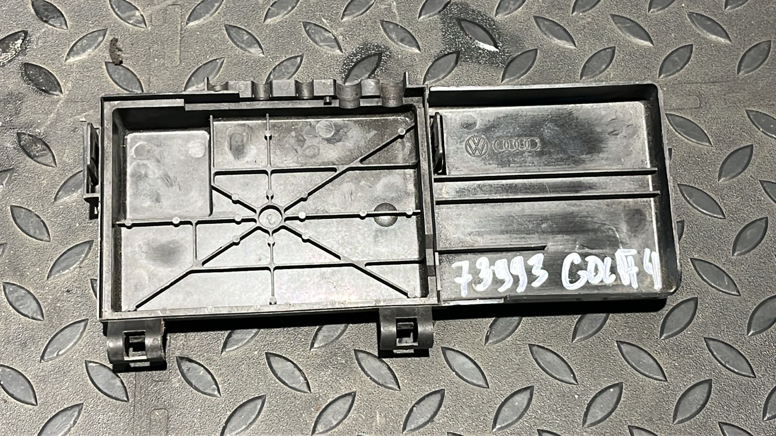 Крышка блока предохранителей Volkswagen Golf/4 1997-2006