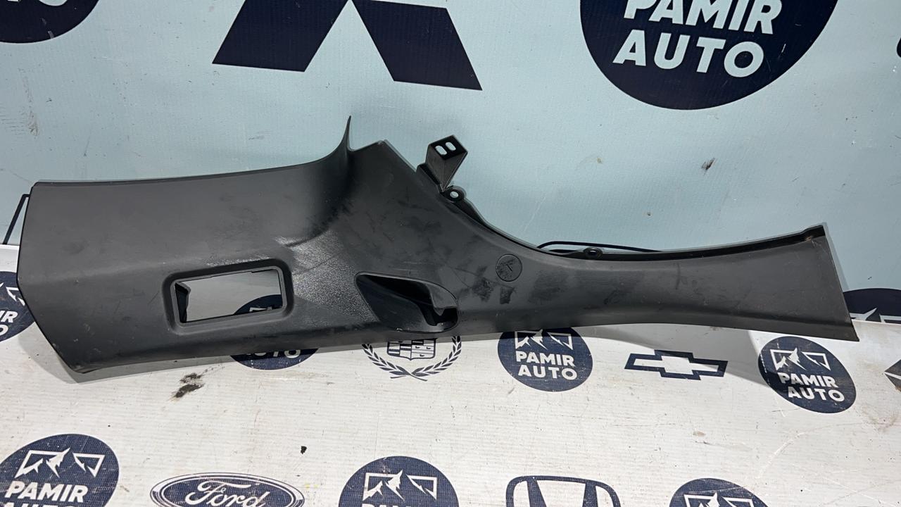 Обшивка стойки задняя правая BMW 3/E46 1998-2007