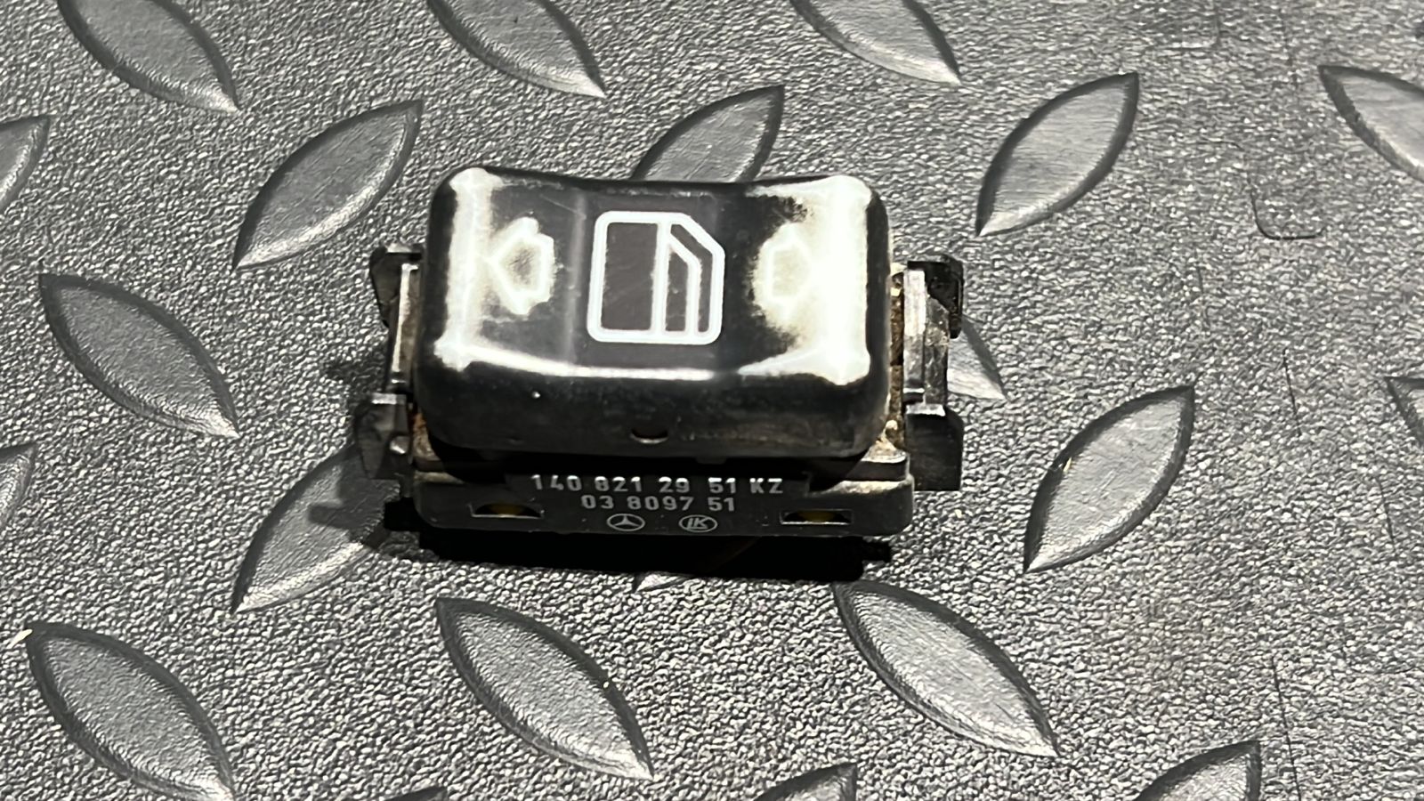 Кнопка стеклоподъемника Mercedes C/W202 1993-2001