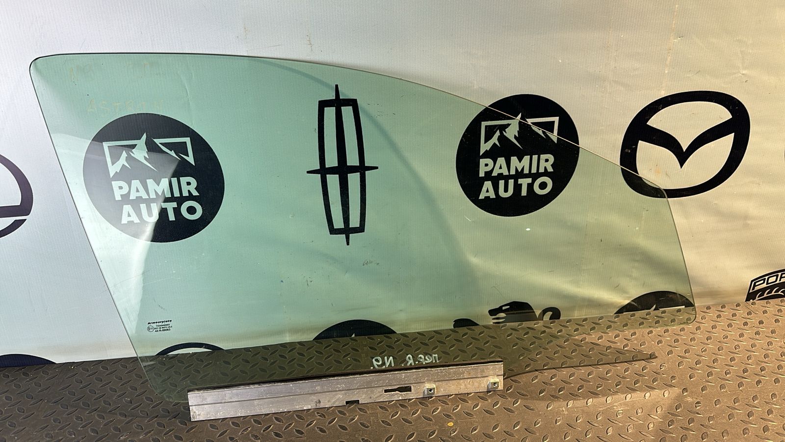 Стекло двери переднее правое Opel Astra/H 2004-2014