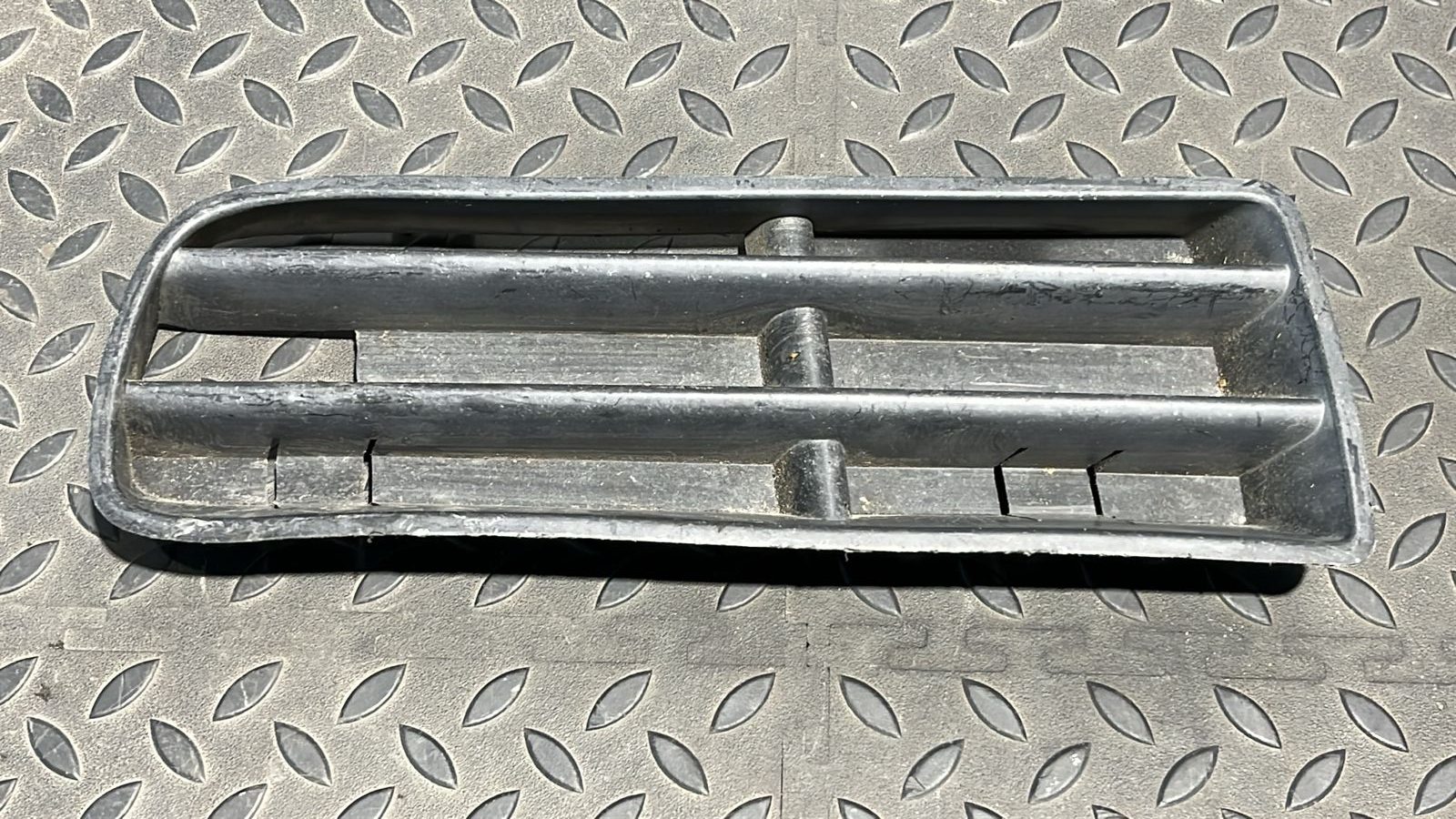 Решетка в бампер левая Volkswagen Golf/4 1997-2006