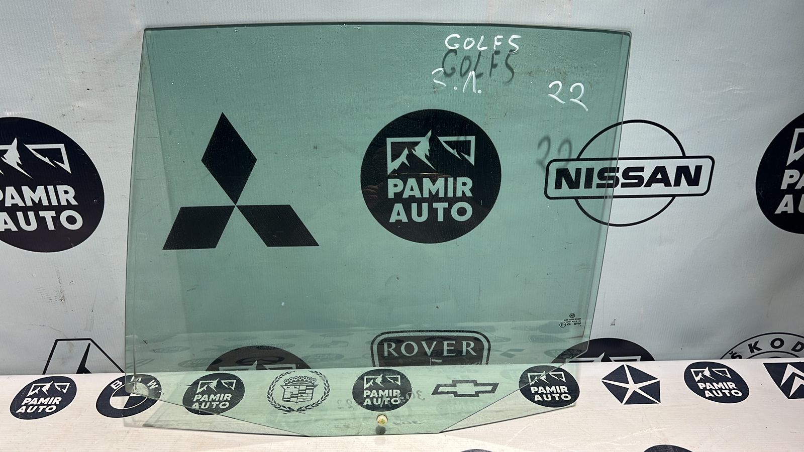 Стекло двери заднее левое Volkswagen Golf/5 2003-2009