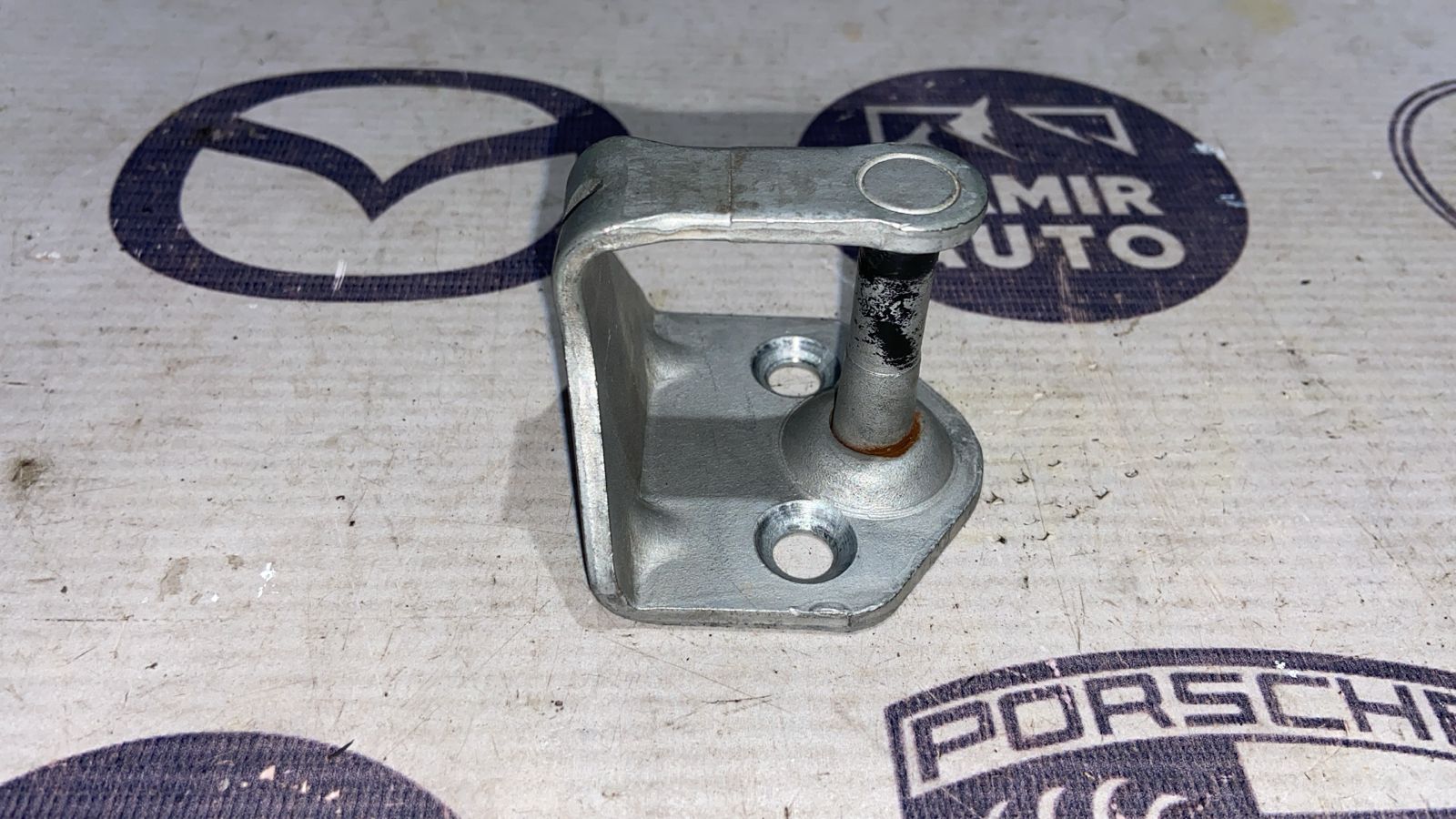 Ответная часть замка двери багажника Ford Transit 2000-2006