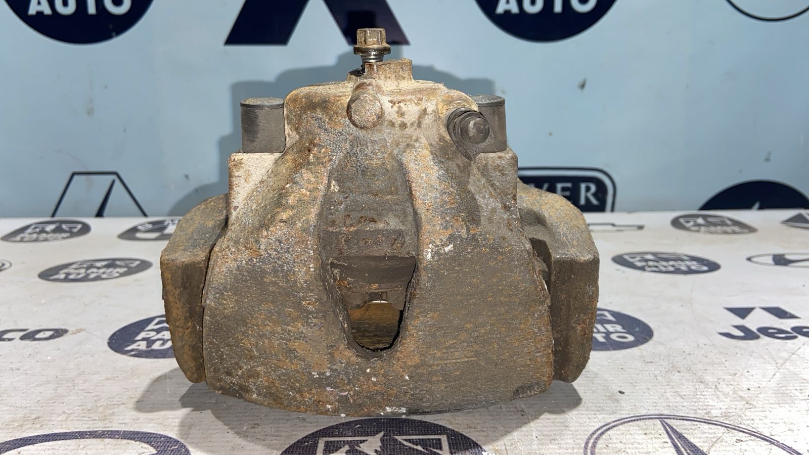 Суппорт передний левый Opel Zafira/B 2005-2014