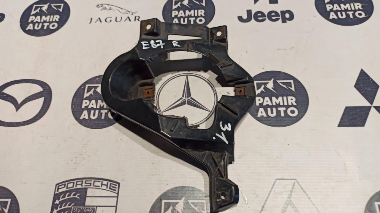 Кронштейн фары противотуманной правый BMW 1/E87 2004-2011