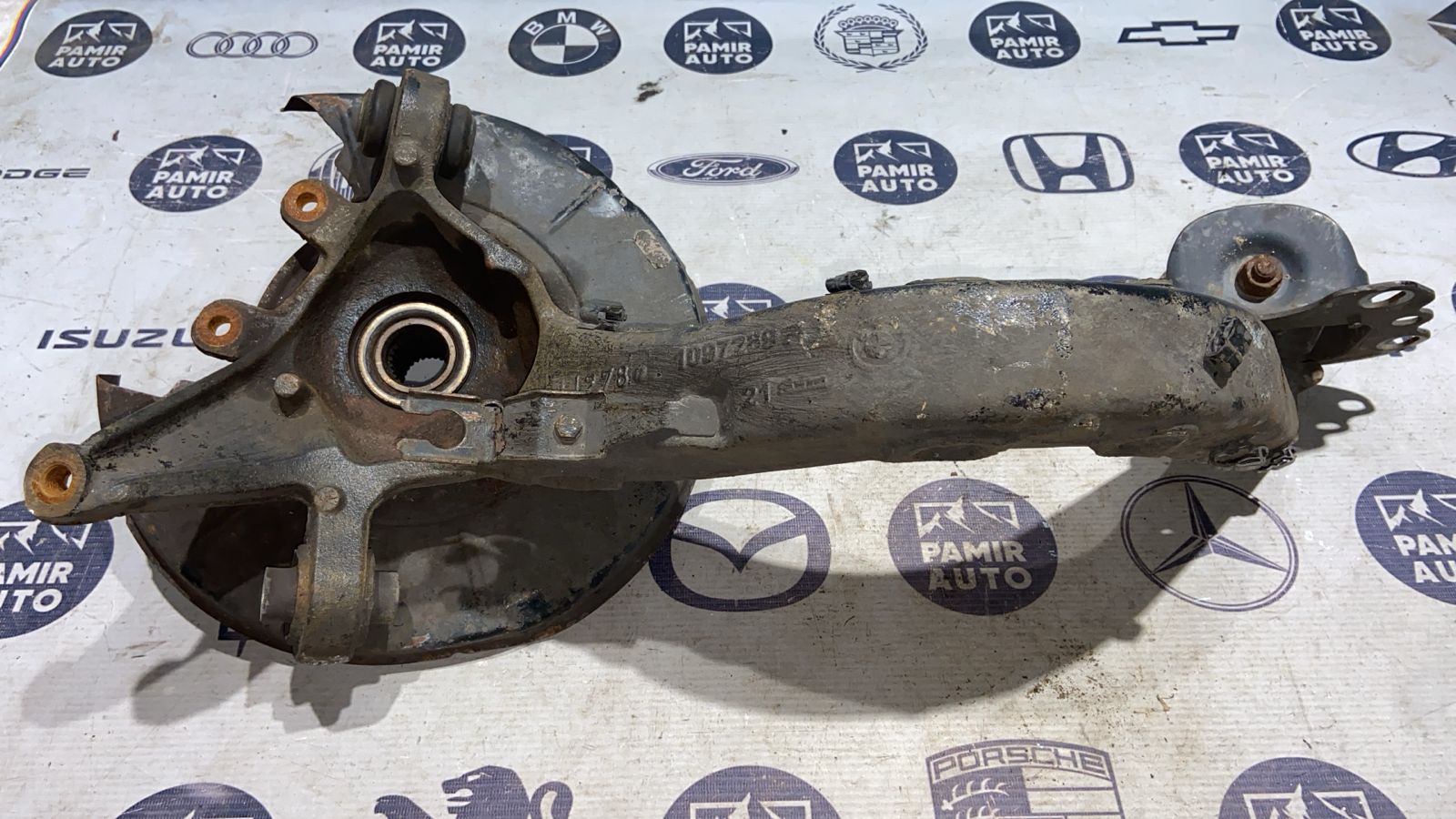 Кулак поворотный задний левый BMW 3/E46 1998-2007