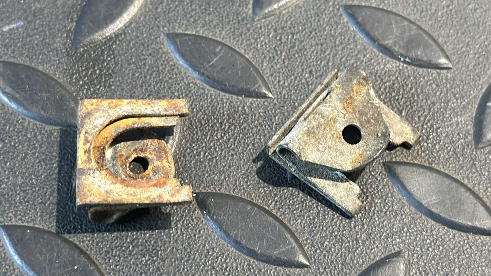 Скоба механизма выбора передач Opel Astra/H 2004-2014