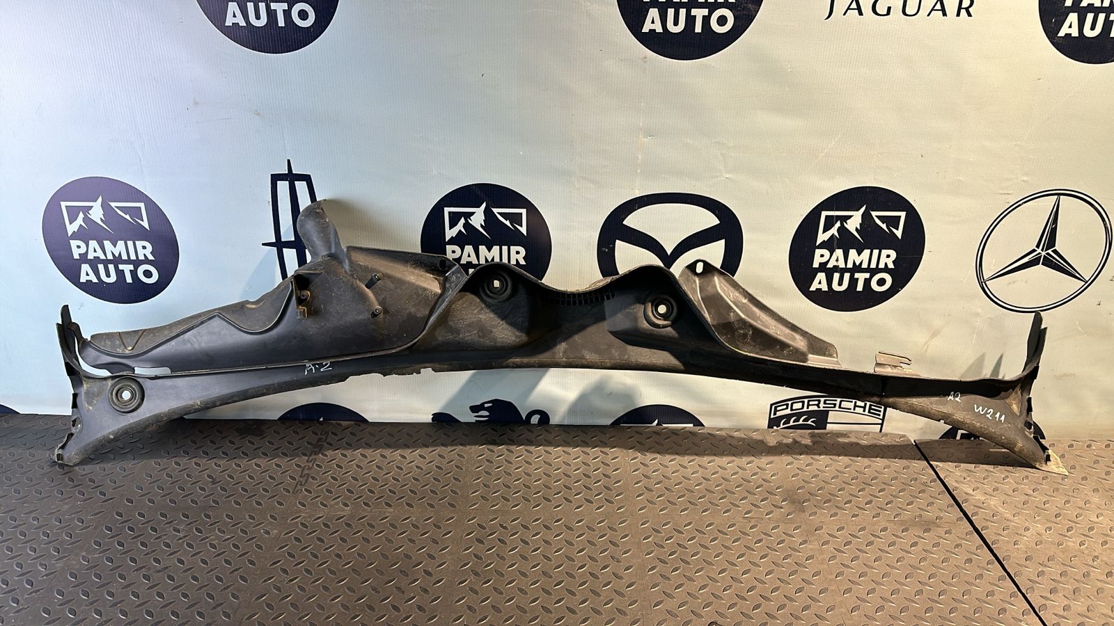 Решетка под лобовое стекло (Жабо) Mercedes E/W211 2002-2009