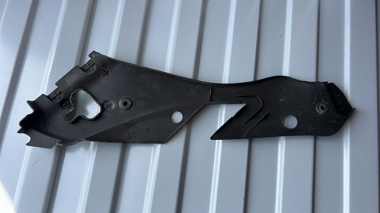 Пыльник фары правый Mercedes C/W204 2006-2015